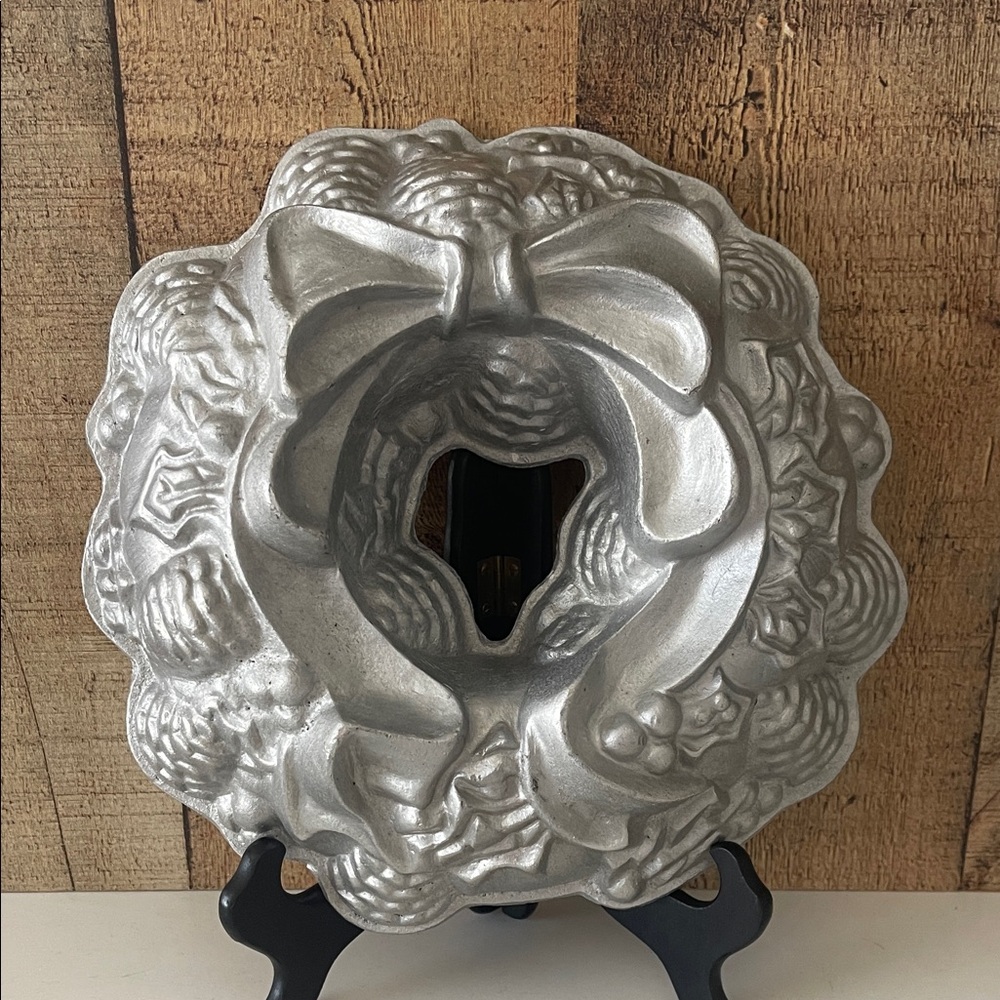 Vintage Cast Aluminum Silver Wreath Cake Pan/Jello Mold